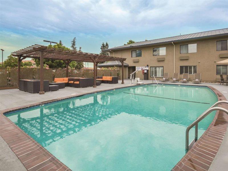 Spark By Hilton San Jose Airport Exterior photo